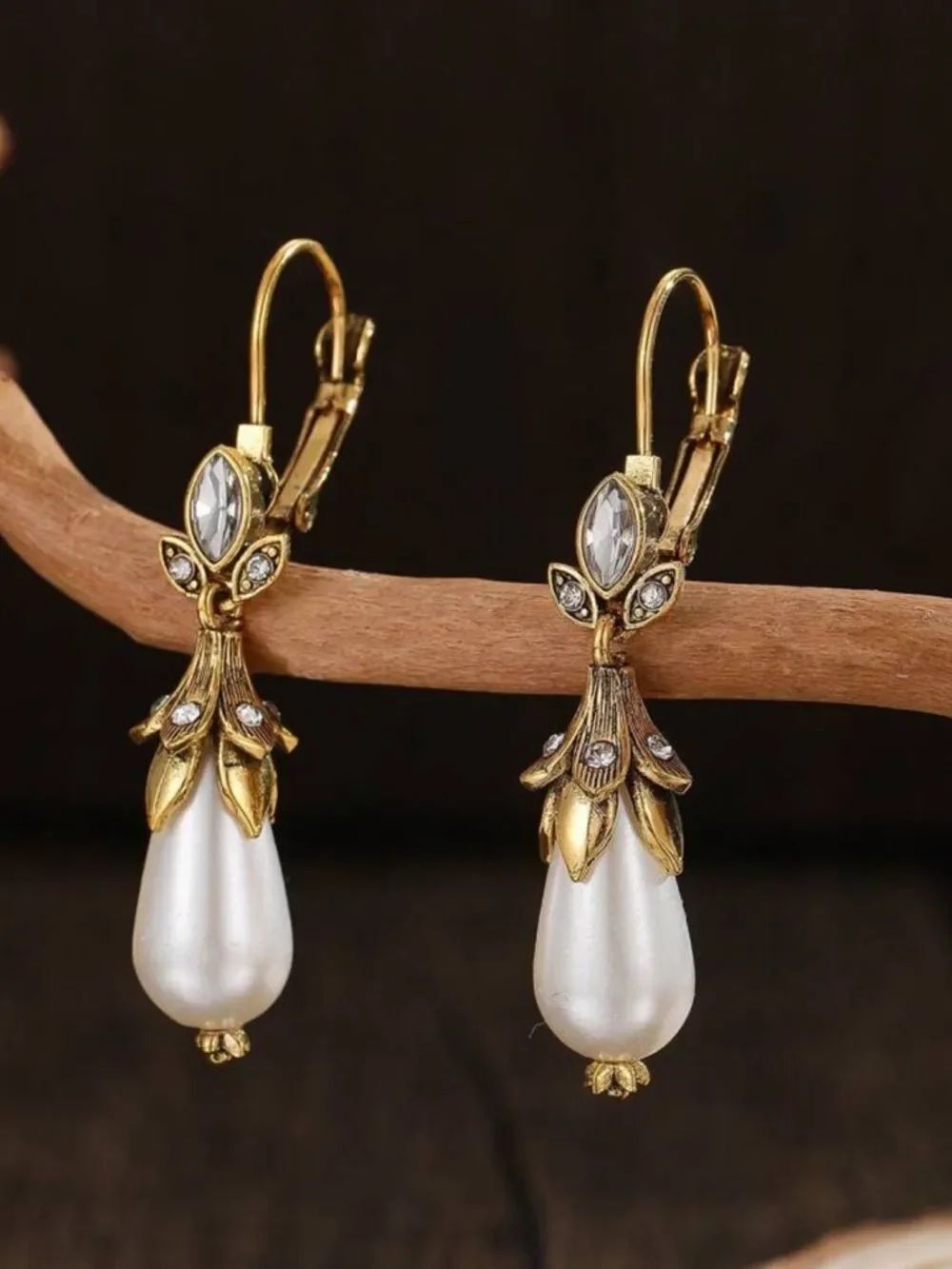 Classic Gold & Pearl Teardrop Drop Earrings - Elegant White Pearl R 521